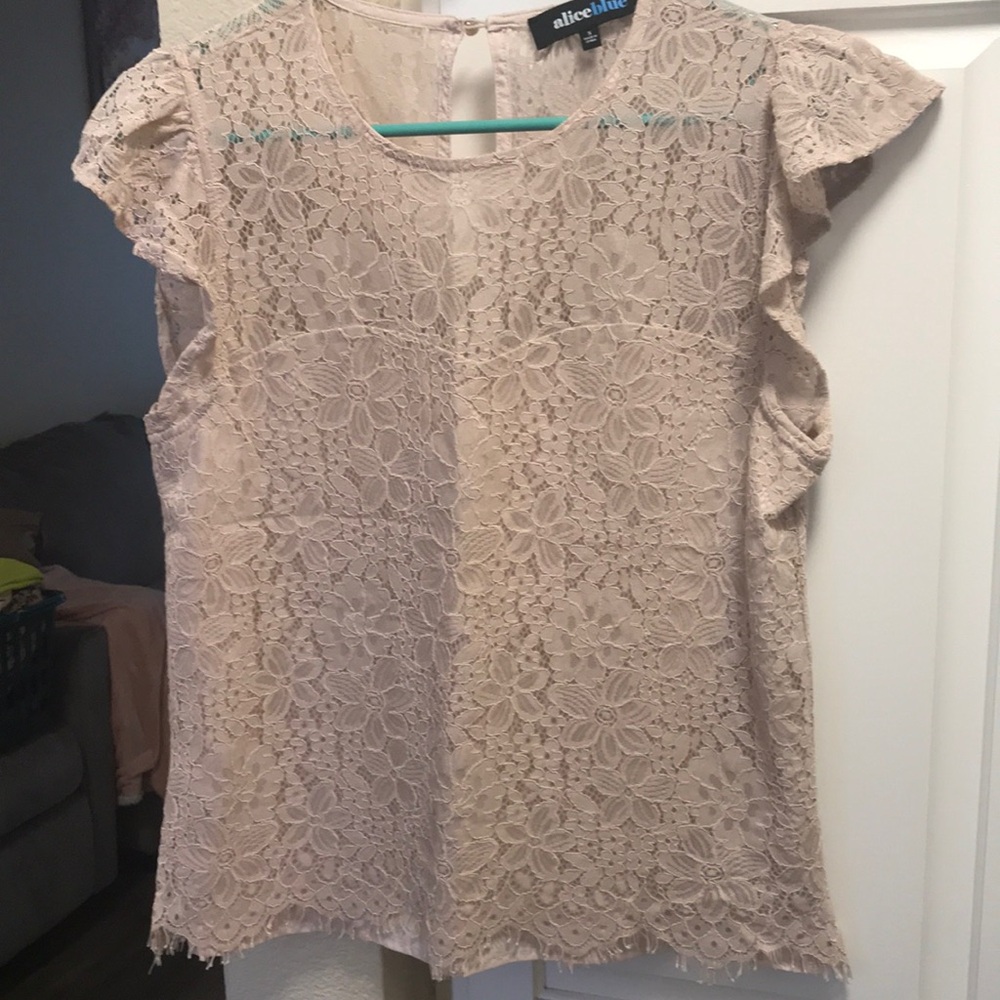 3 for $15 🦋🦋 Alice blue blush lace top with ruffled cap sleeves